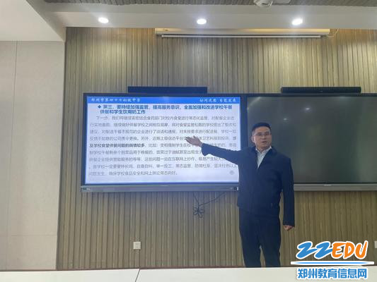 综治办主任李清炎发言