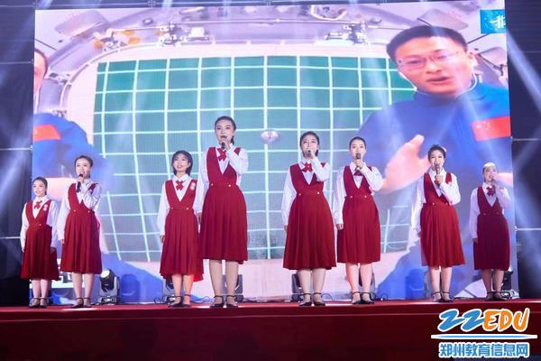 3《盛世中国 奋斗有我》唱响新时代幸福之声