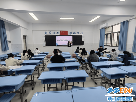 图片2（教师们认真作答）