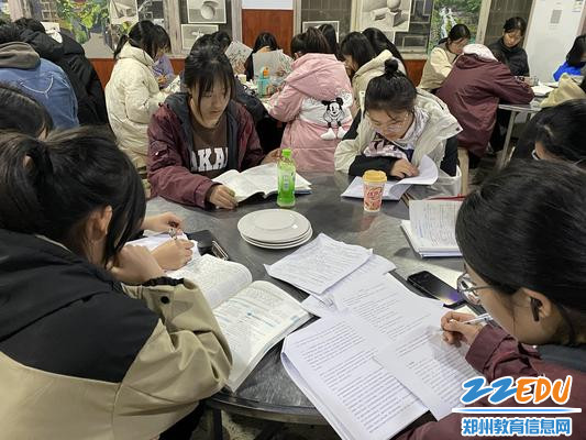 学生上晚自习