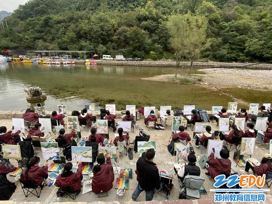 学生在河边写生