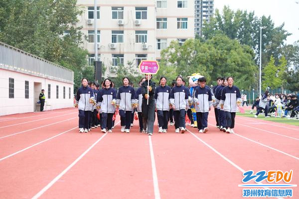 2班级方阵入场