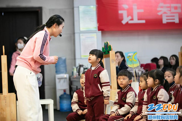 金水区第六幼儿园杨柳老师执教大班语言活动课《小鸡的梦》_副本
