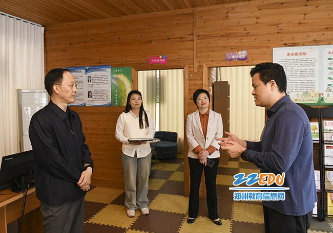 2陈红民一行在郑州市第二高级中学调研