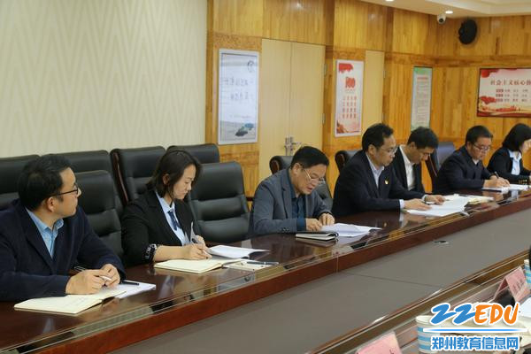 李玉国校长向专家组汇报学科基地建设情况