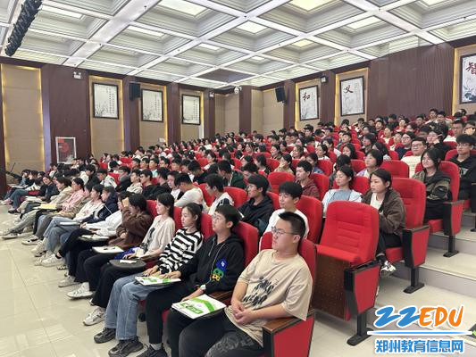 2.讲座现场座无虚席