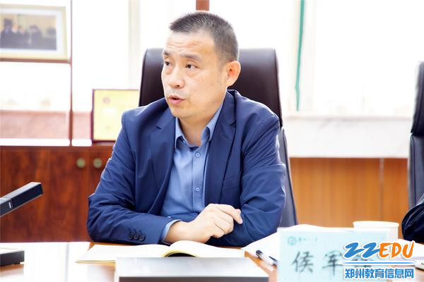 5教育时报社总编辑侯军锋讲话