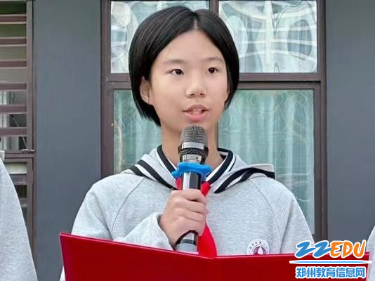学生代表做《不遗余“粒” 不负“食”光》主题演讲