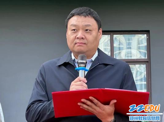 德育处负责人贾鹏老师做主题发言