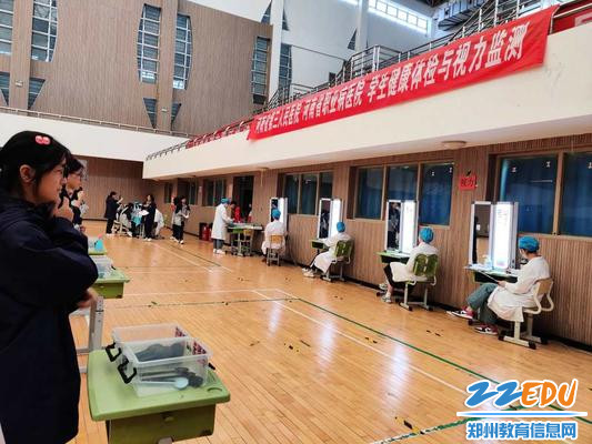 1.郑州市学生健康体检正有序进行_1024_768_54
