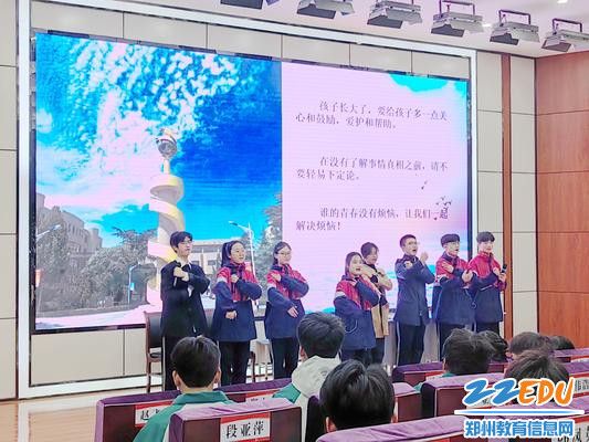 巩义中学的心理剧《青春麻辣烫》