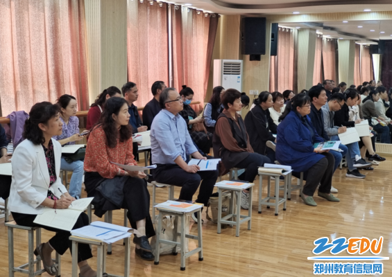 专家及学校教师听课