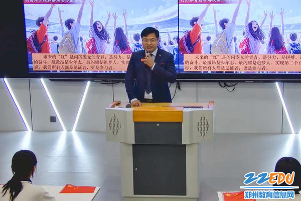 5朱开锋老师在作班会总结