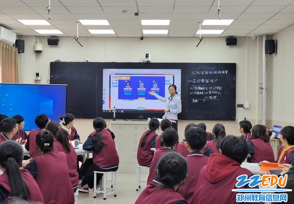 杨雪老师与学生互动