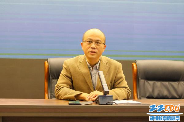 2副校长王宏亮对专家的到来表示感谢和欢迎