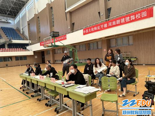 7教师们认真听课