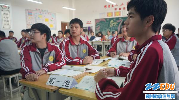 1-学生认真听讲