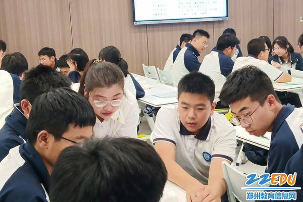 2.同学们在进行激烈的讨论