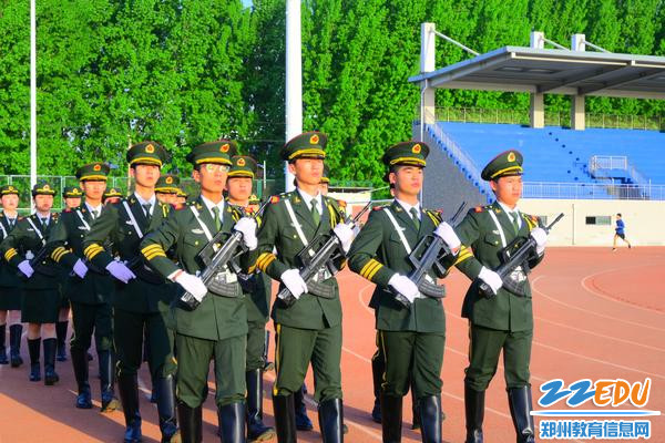 6国旗礼宾队正在训练