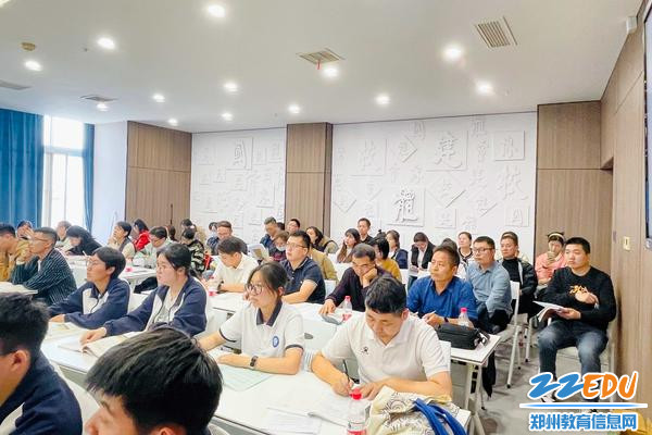 3.来自郑州市高中第三教研共同体的40多位历史教师在听课