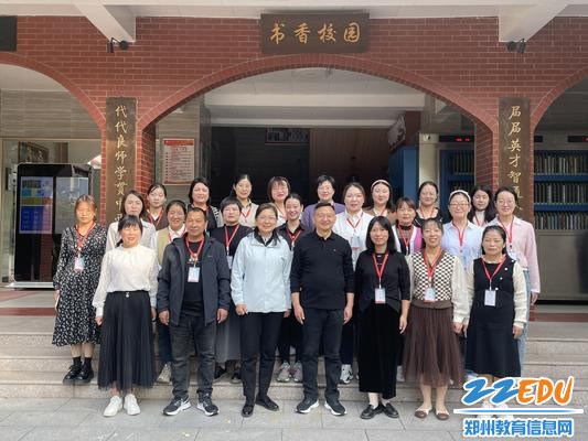 卢氏县第八批优秀语文老师与郑州八中校领导合影留念
