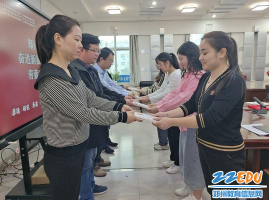 师傅为徒弟送书助力成长