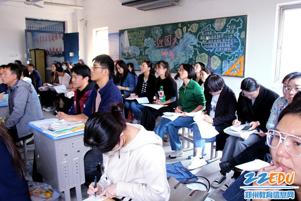 9民权县高级中学的听课教师坐满教室_副本