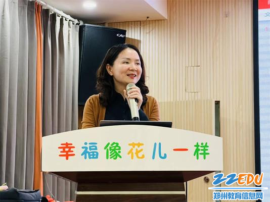 3.幼儿园党总支书记、园长张莉宣布活动正式开始