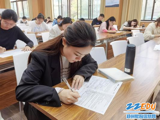 青年教师答题现场