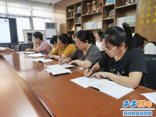 1.2 郑州市实验幼儿园开展急救知识培训