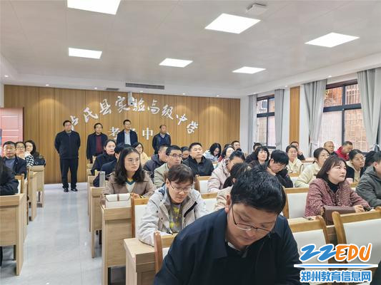 2英语学科教师认真学习