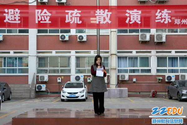4.学生处主任赵翔对疏散演练效果进行总结