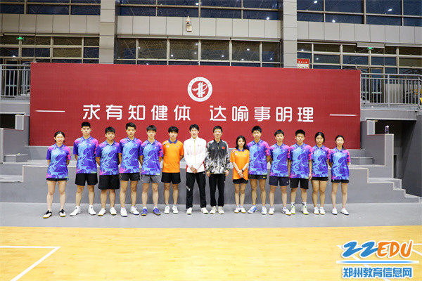 4郑州11中乒乓球队全家福