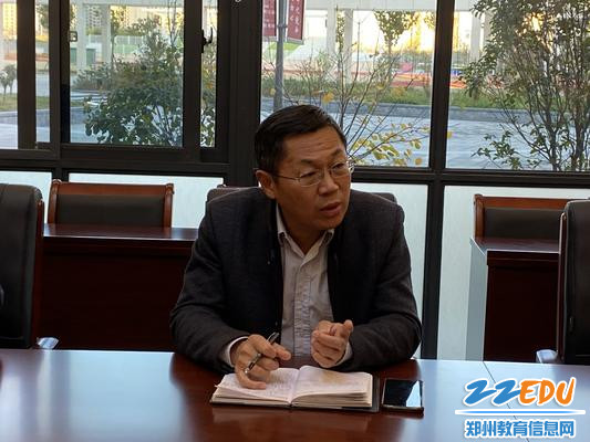 郑州市第一〇七高级中学教学副校长李旭做工作安排