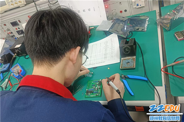 2电子产品设计与应用赛项比赛