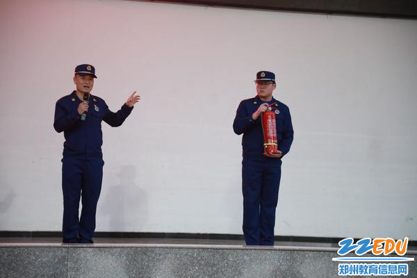 对师生进行消防安全培训