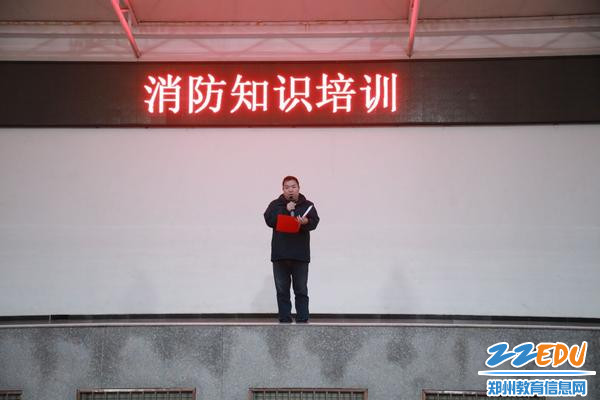 高二年级长周绍正就演练活动做具体安排