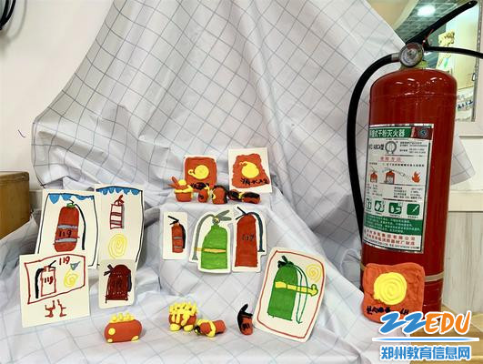 9孩子们的消防安全海报展示