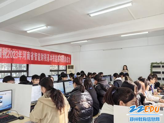 图5  考场上学生沉着冷静