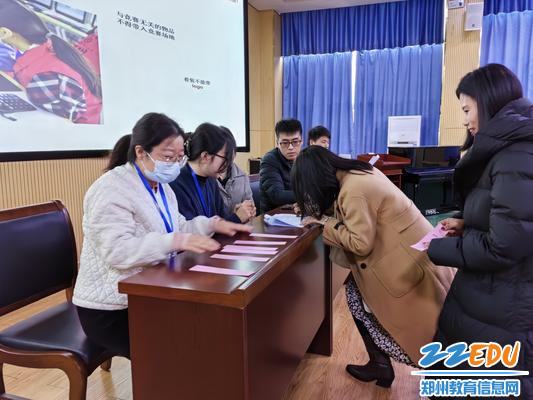 图2   检录抽取工作在监督组的指导下有序进行