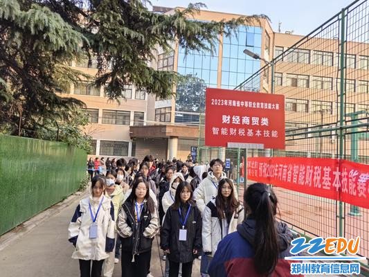 图3   竞赛生有序接受检录