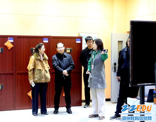 3参观学校实训室