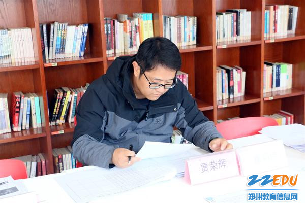 夏坤峰老师观看青年教师教学设计_副本
