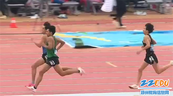 3男子1500米比赛现场