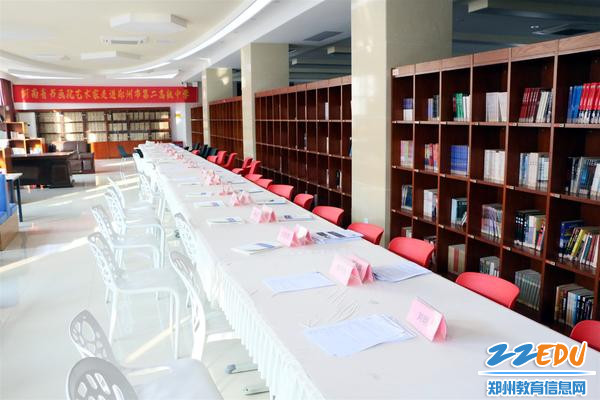 教学设计展评在图书馆进行，共34名青年教师的教学设计进行展示_副本