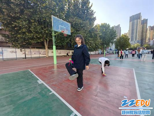 3一分钟踢毽子比赛