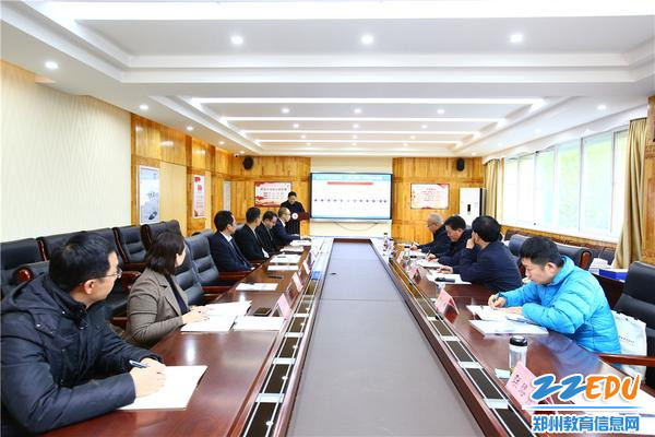 李玉国校长汇报学校“三新”实施情况