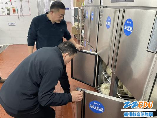 检查食品贮存情况