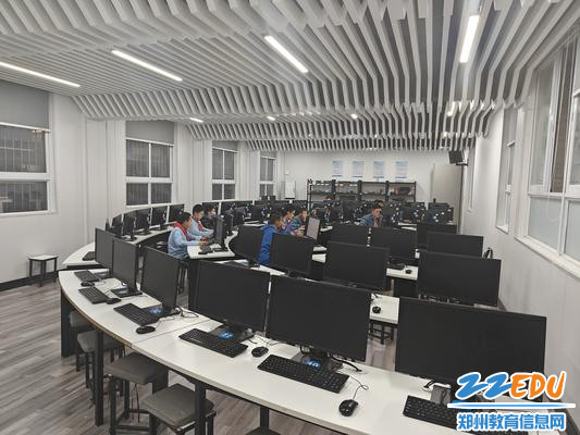 全国青少年信息学奥林匹克竞赛郑州八中活动现场