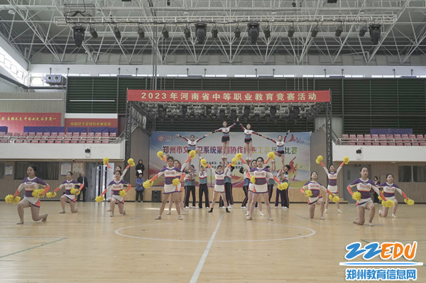 郑州市第十四高级中学啦啦操队表演_副本